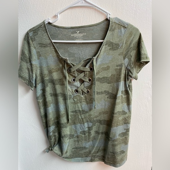American Eagle Camo lace up shirt, size Small - Picture 2 of 3